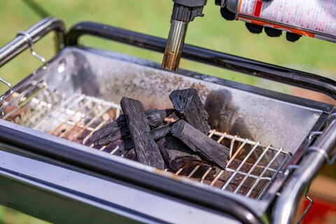 バーベキューグリルの火起こし方法と燻製におすすめの食材をご紹介！